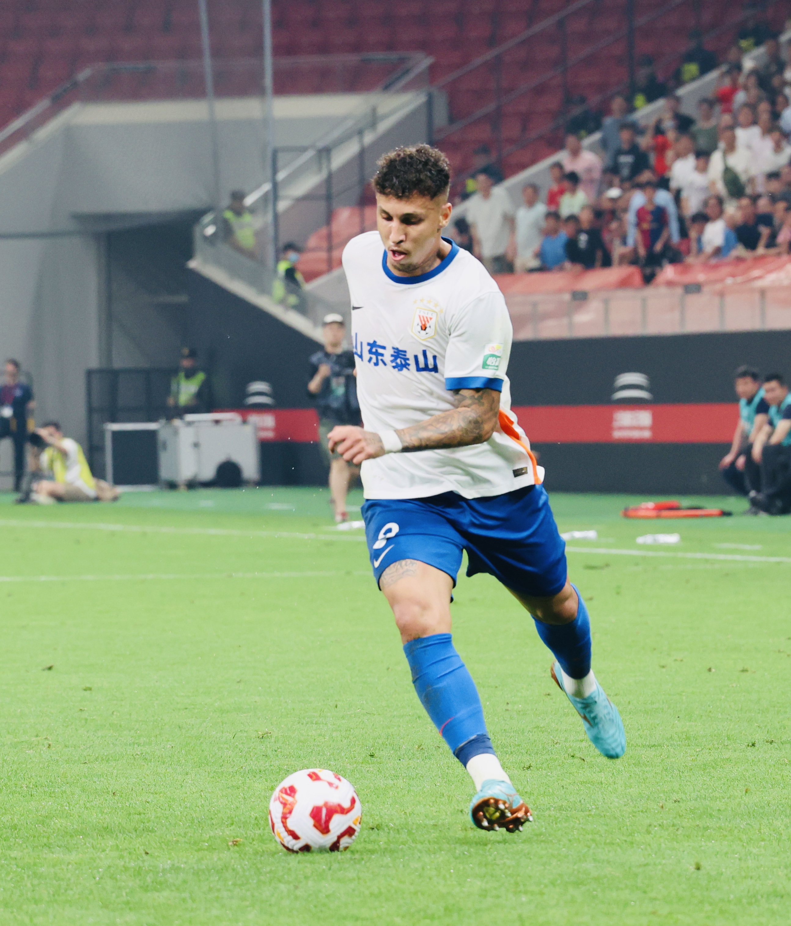 爱游戏地址-包含山东泰山客场战胜广州恒大，破除不胜魔咒的词条