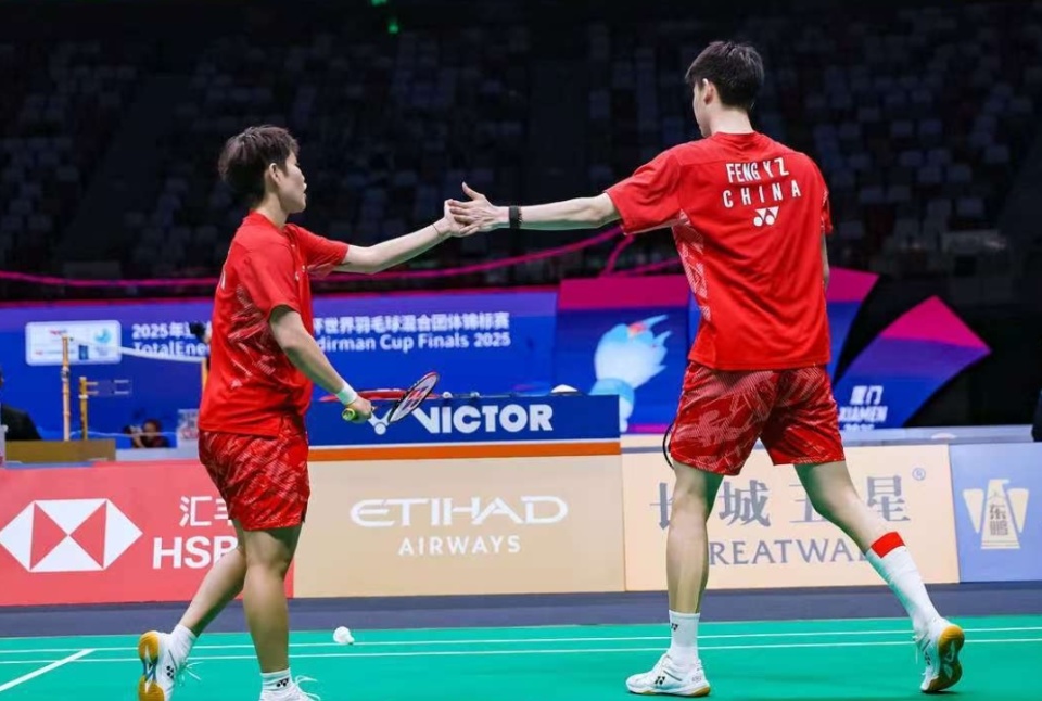 包含阿尔艾因球迷现场助威，激发球队夺冠斗志的词条