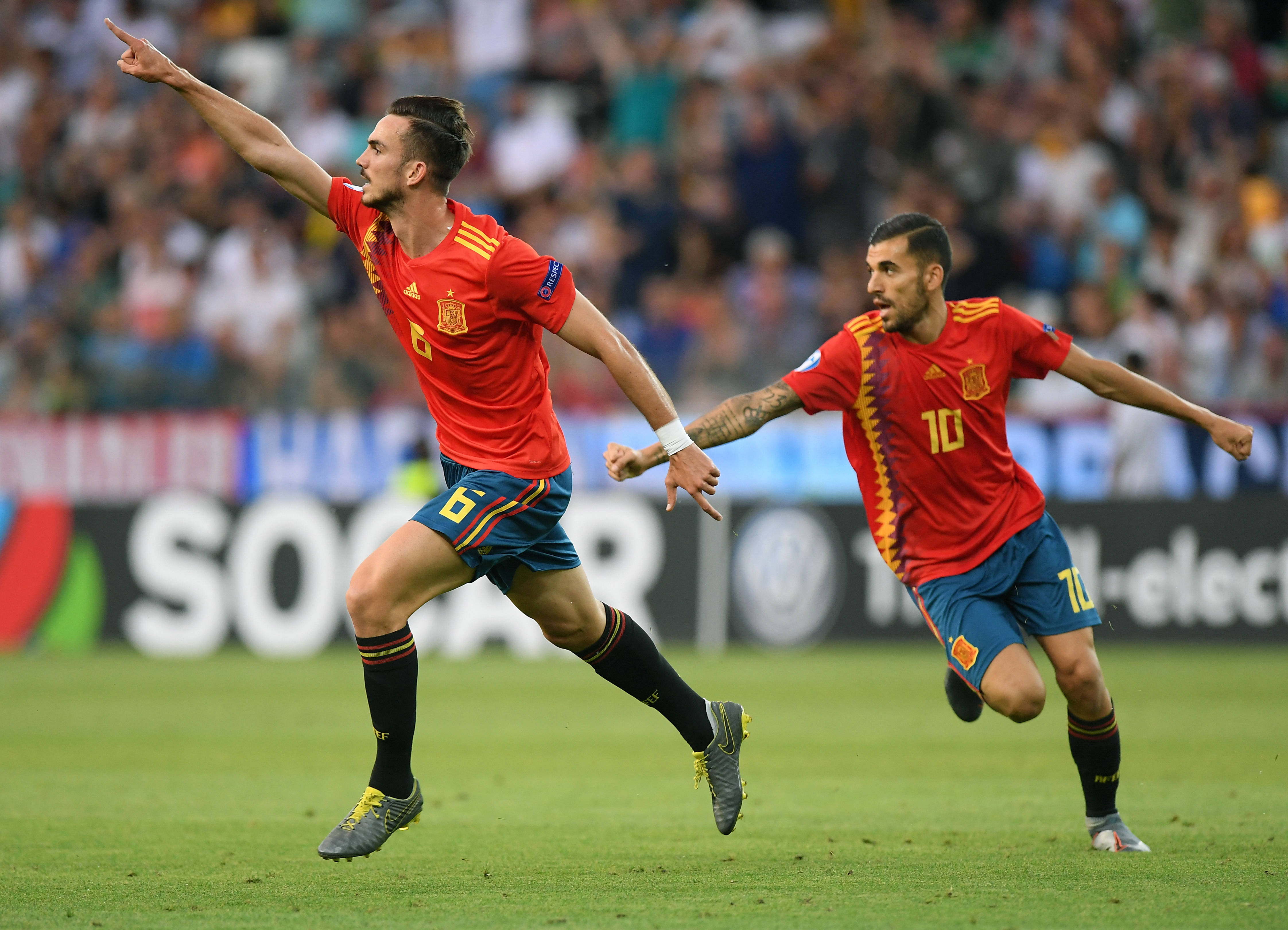 爱游戏链接-国际足球赛事中出现惊喜战绩