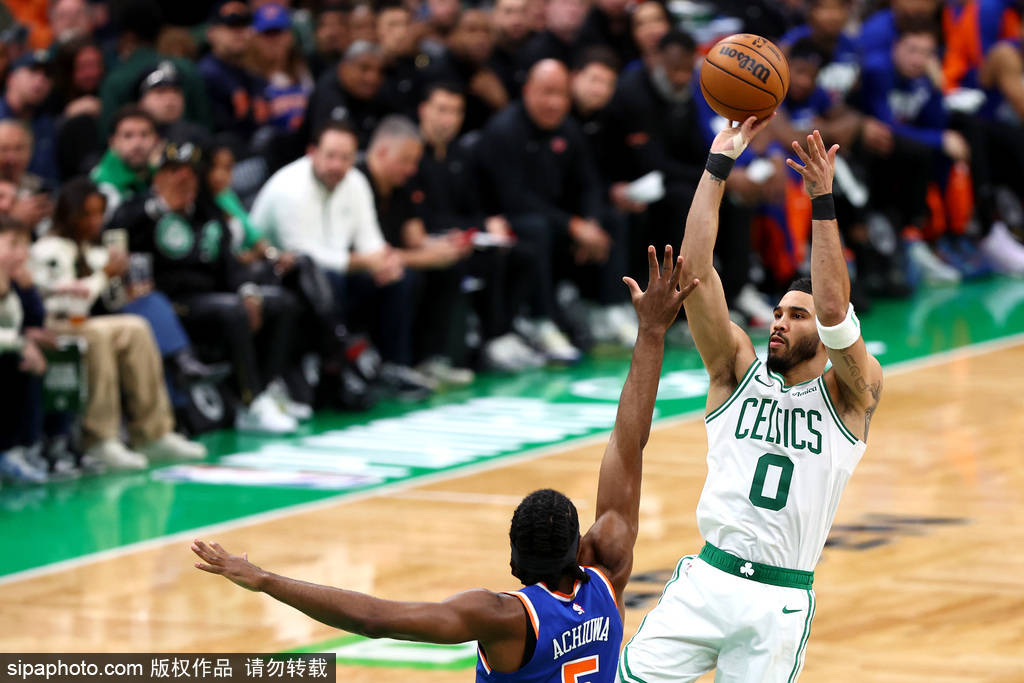 关于绿衫军在比赛中发挥出色，取得重要胜利的信息