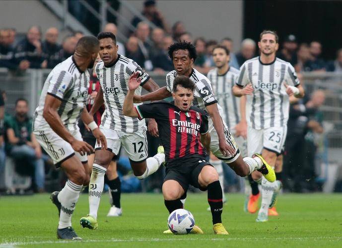 包含国际米兰逆转战胜对手，保持追赶尤文图斯的词条