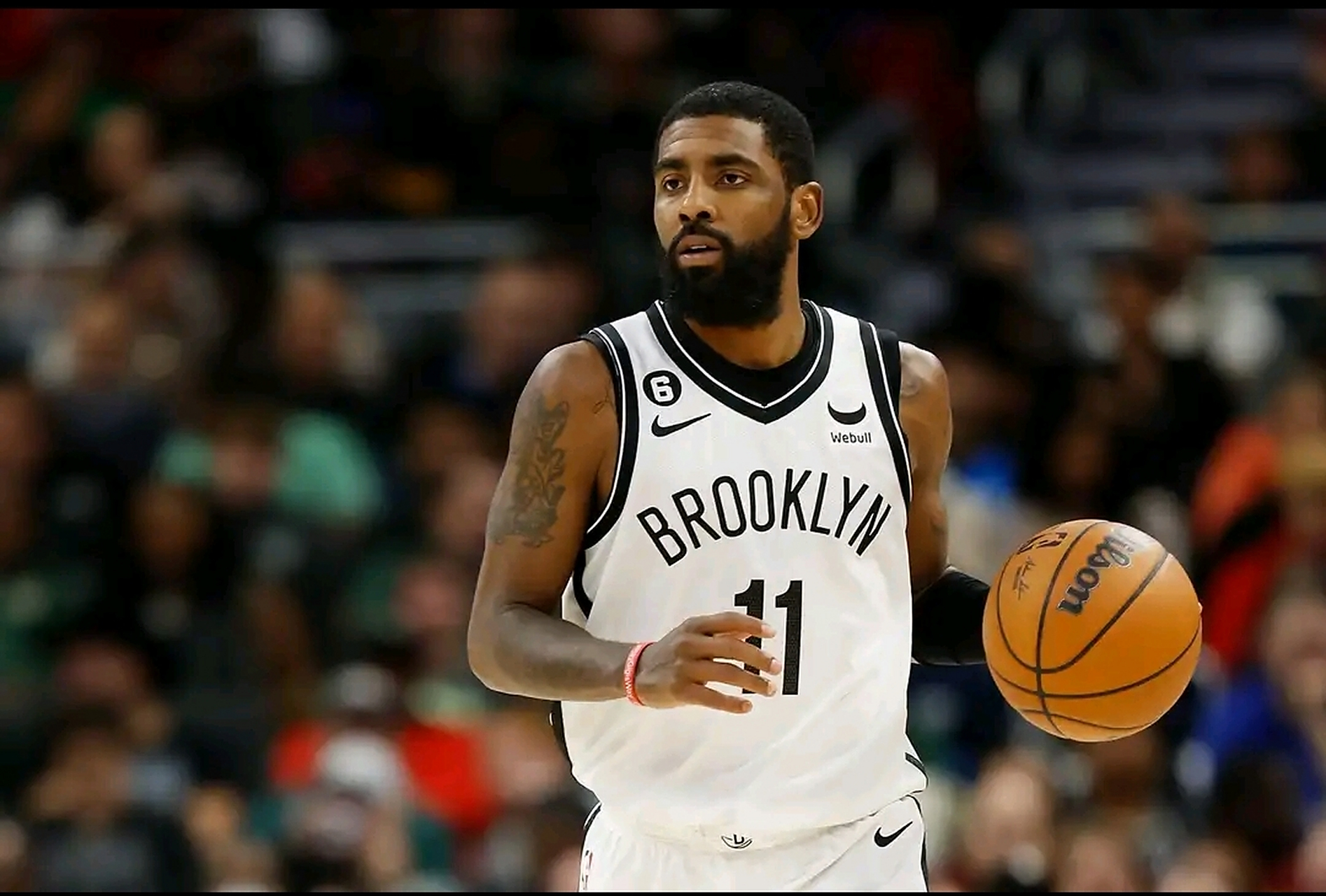 包含篮网球星欧文荣获场下最佳表现奖的词条