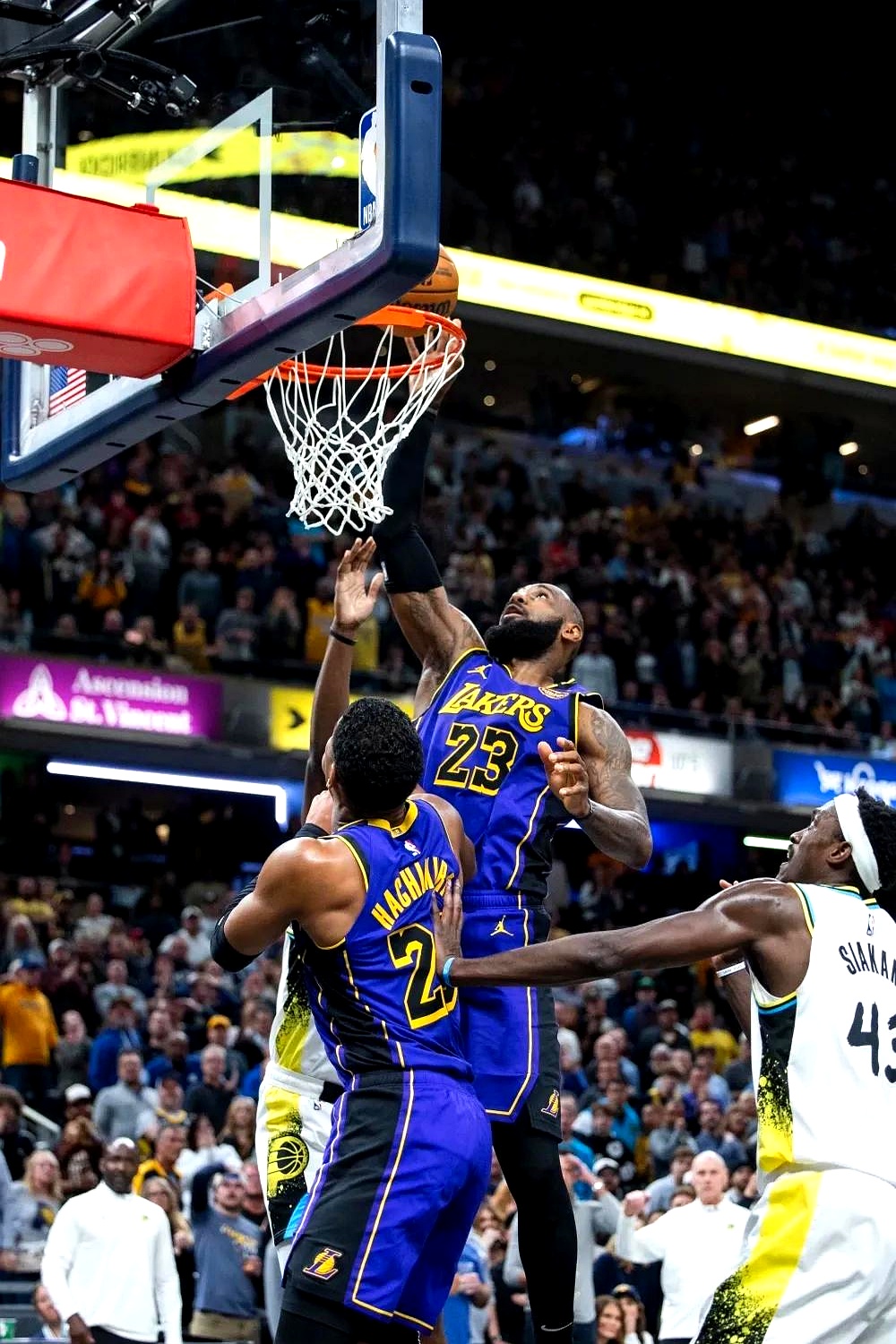 湖人艰难取胜，詹姆斯致命封盖完成绝杀伟业的简单介绍