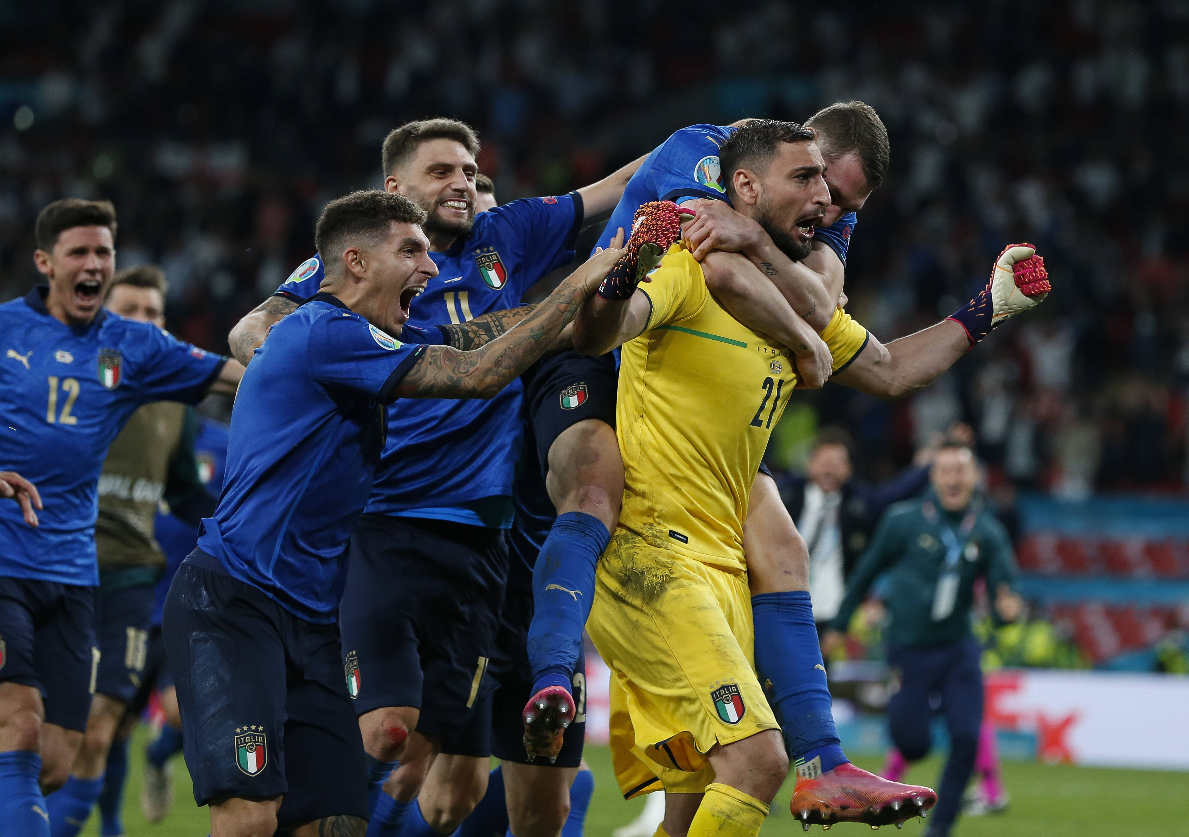 西班牙队在欧预赛比赛中轻松取胜 西班牙队在欧预赛比赛中轻松取胜