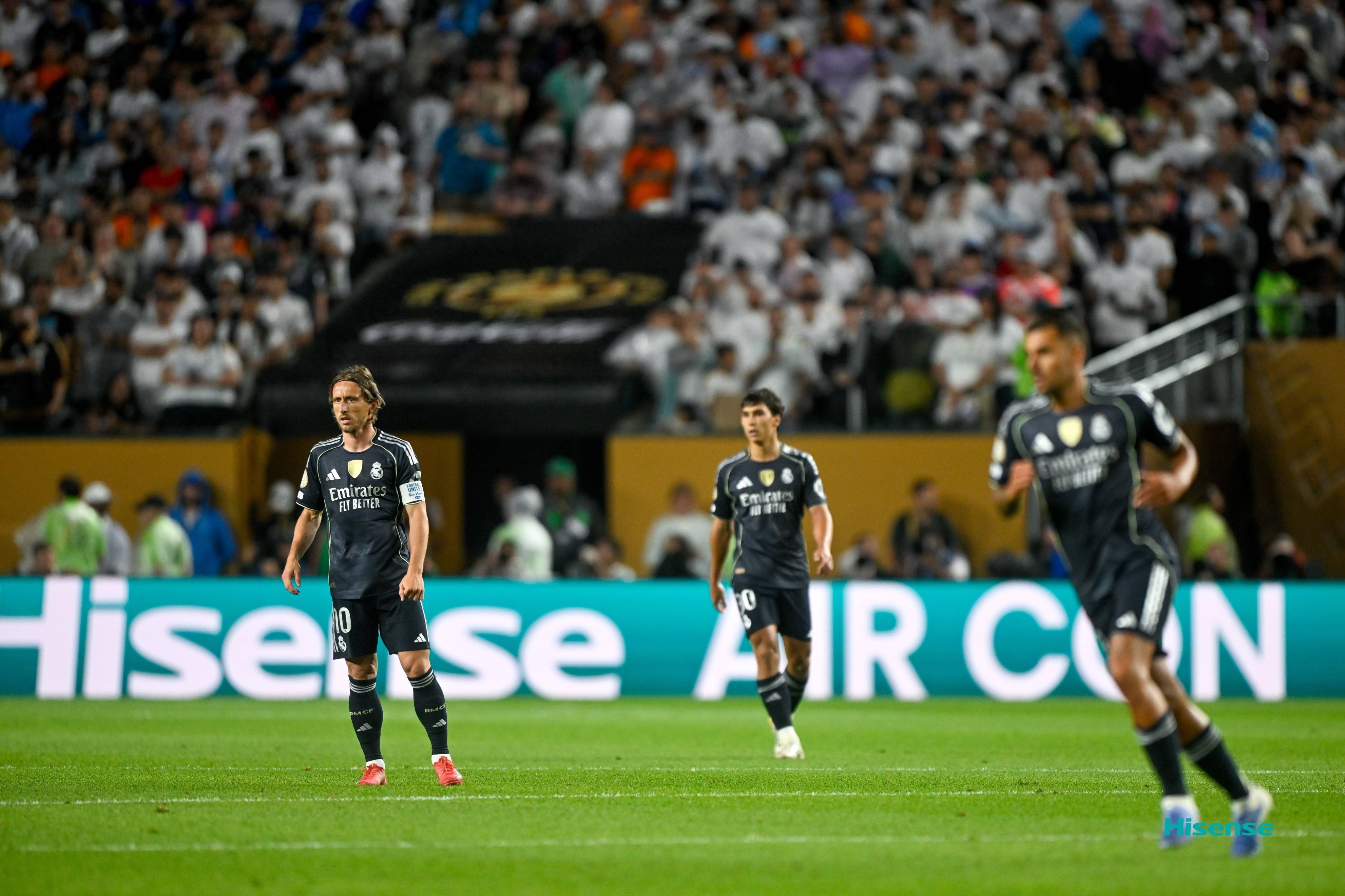 热门球队打响胜仗,晋级赛事表现出色 热门球队打响胜仗,晋级赛事表现出色