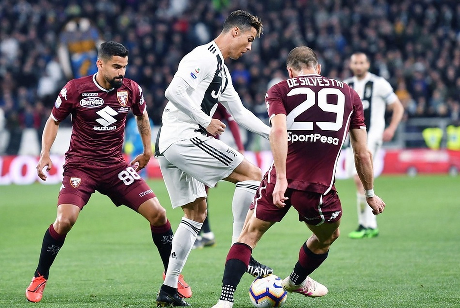 都灵德比激烈:尤文图斯高居上风的简单介绍 都灵德比激烈:尤文图斯高居上风的简单介绍