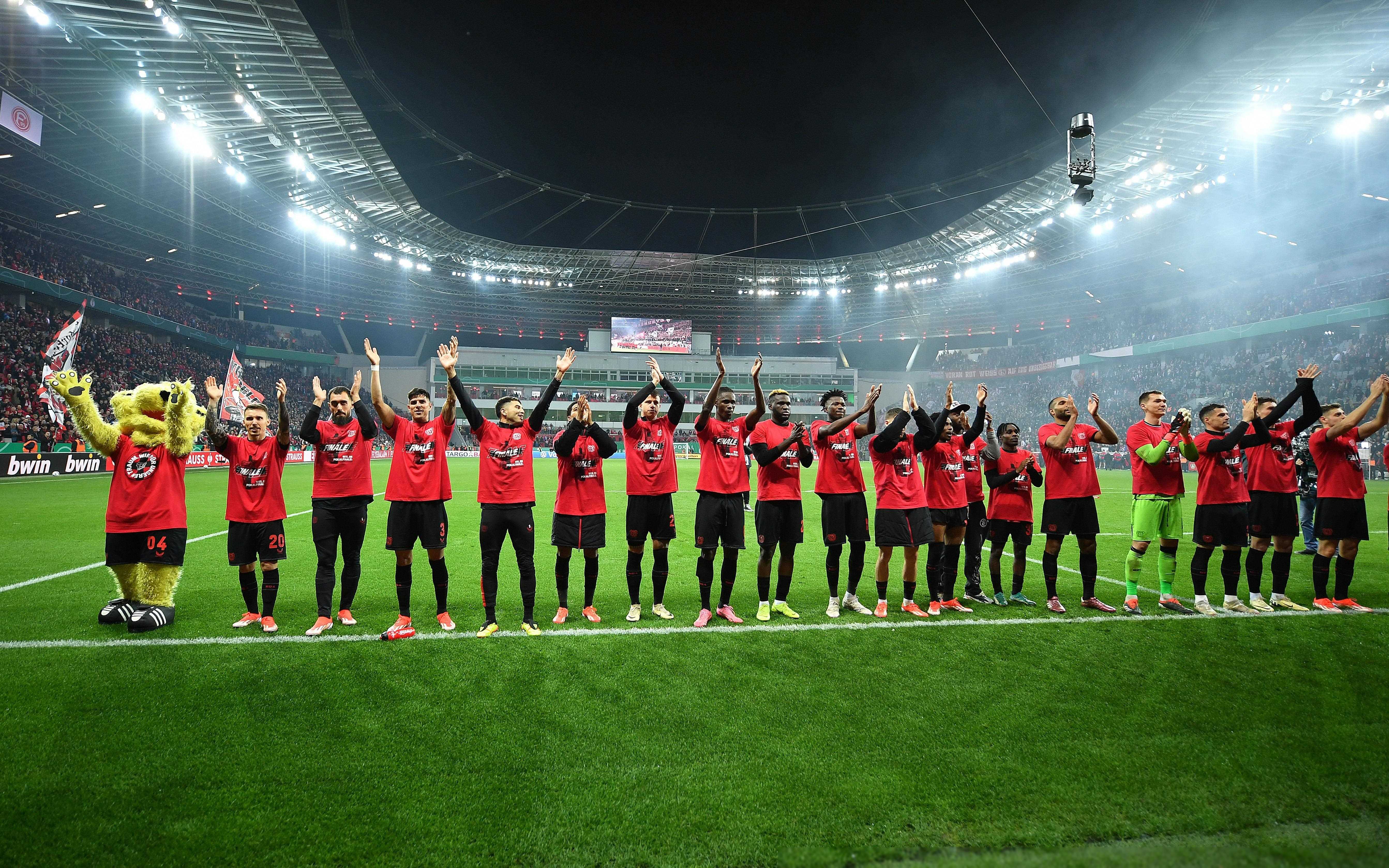 包含勒沃库森实力彰显，轻松击败对手的词条