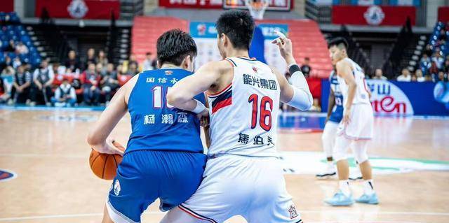 爱游戏活动-广州队主场大胜，晋级季后赛