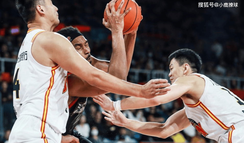 上海男篮惊险获胜,实力强劲 上海男篮惊险获胜,实力强劲