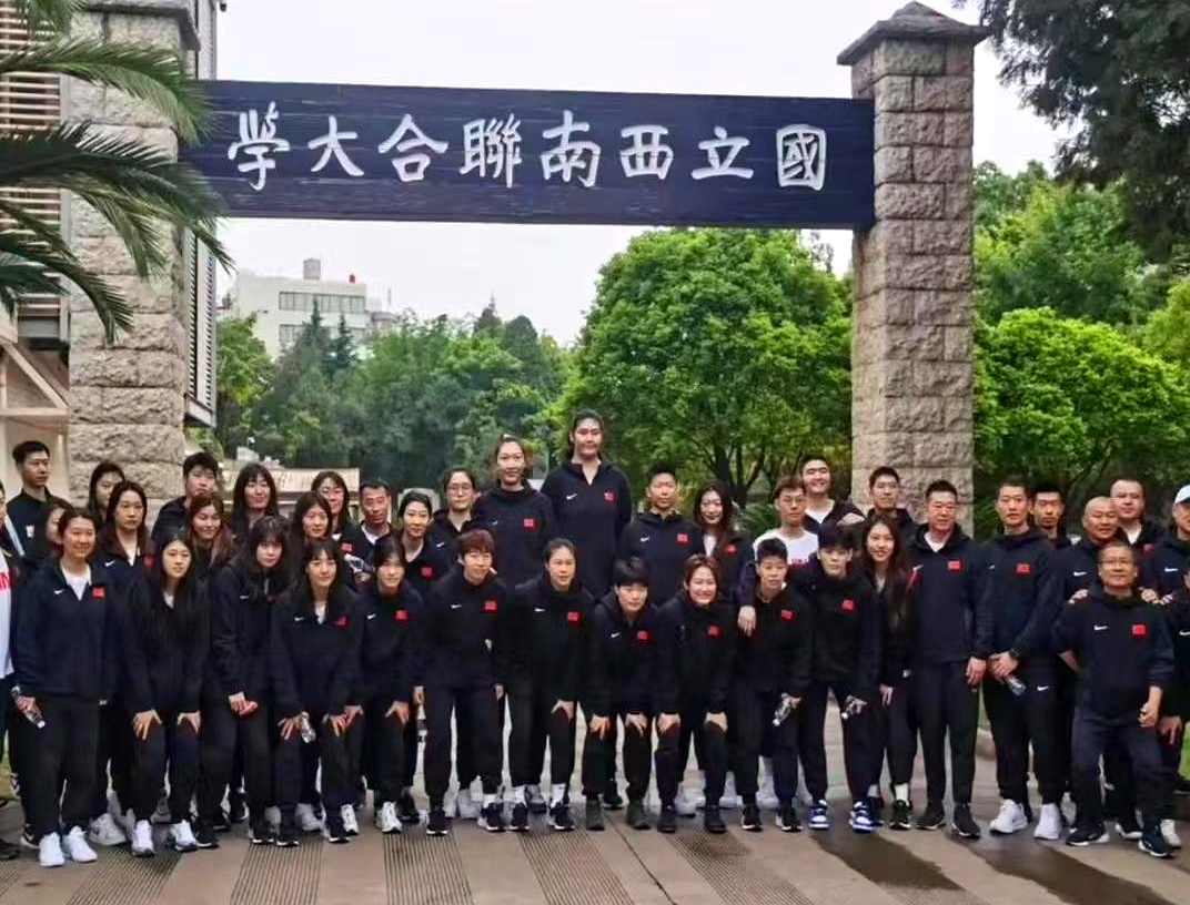 球队集体配合默契,赢得球迷支持与认可 球队集体配合默契,赢得球迷支持与认可