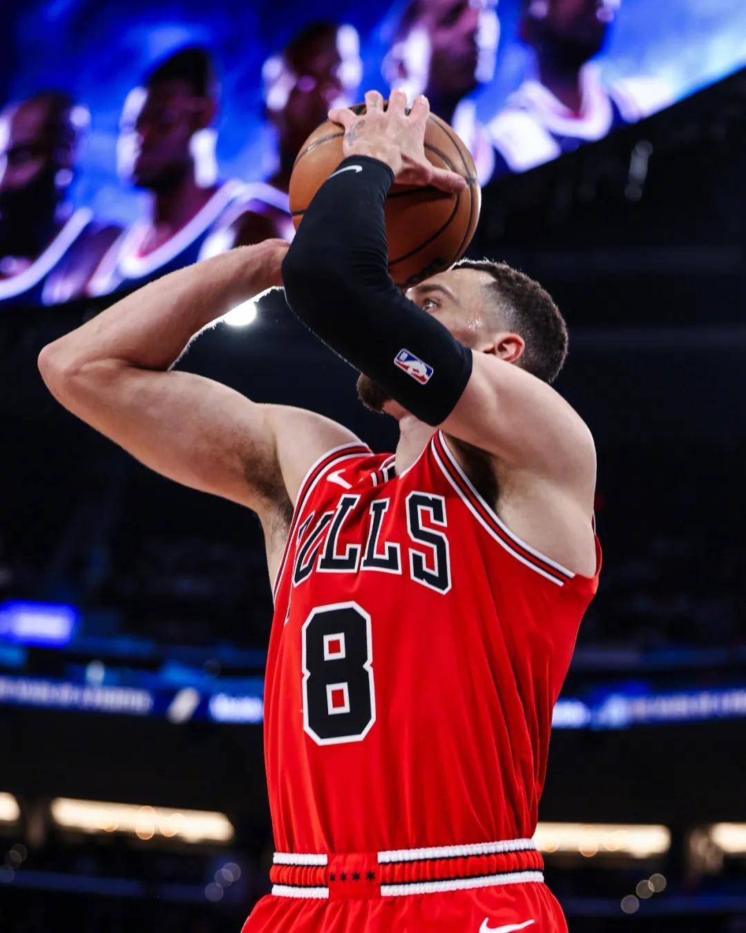 公牛客场告捷，拉文砍下高分