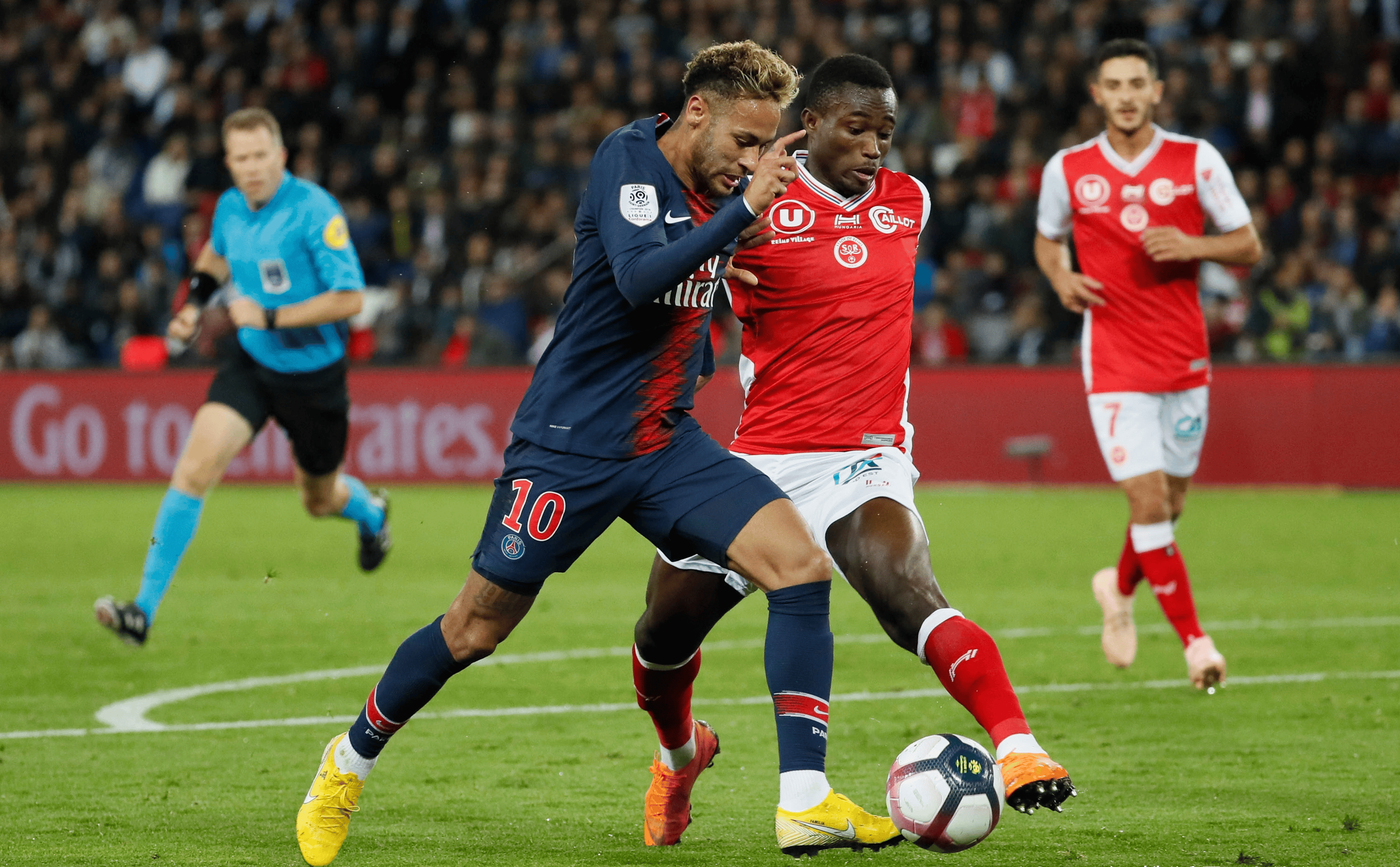 里尔连战两支球队,主场战胜巴黎圣日耳曼 里尔连战两支球队,主场战胜巴黎圣日耳曼