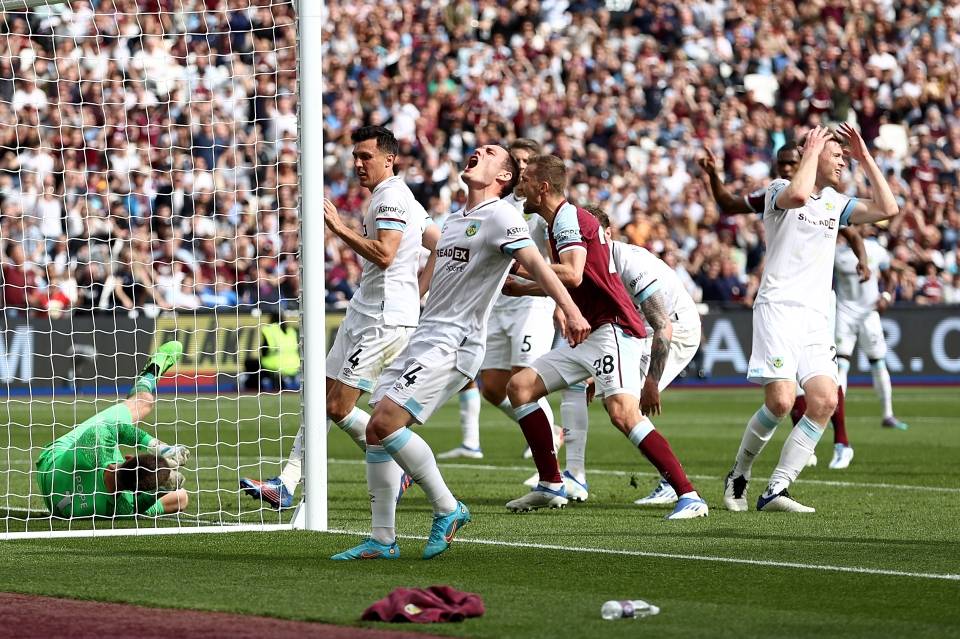 阿斯顿维拉客场遭遇惨败：伯恩利全取三分的简单介绍