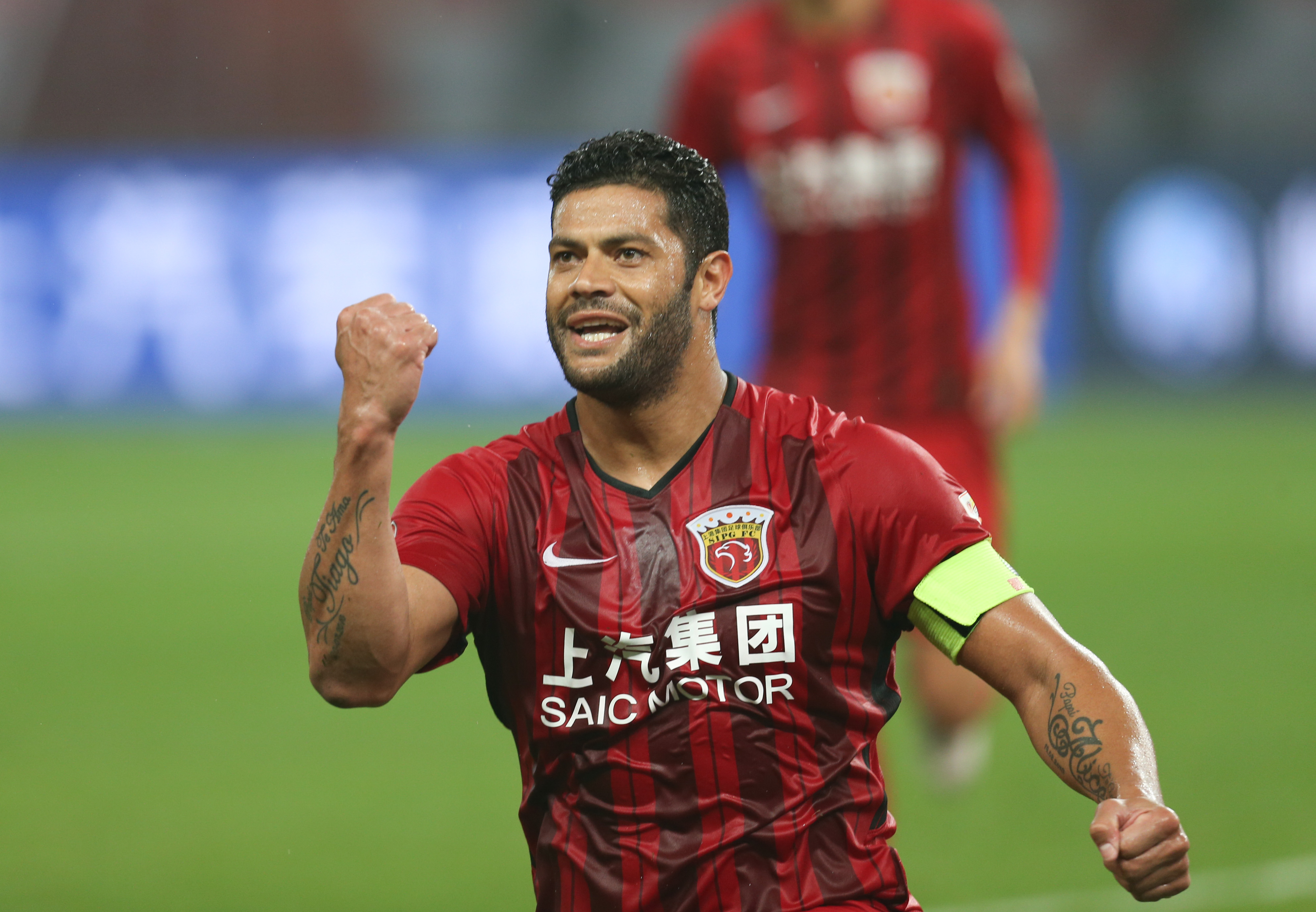 上海上港与河北华夏幸福争夺胜利