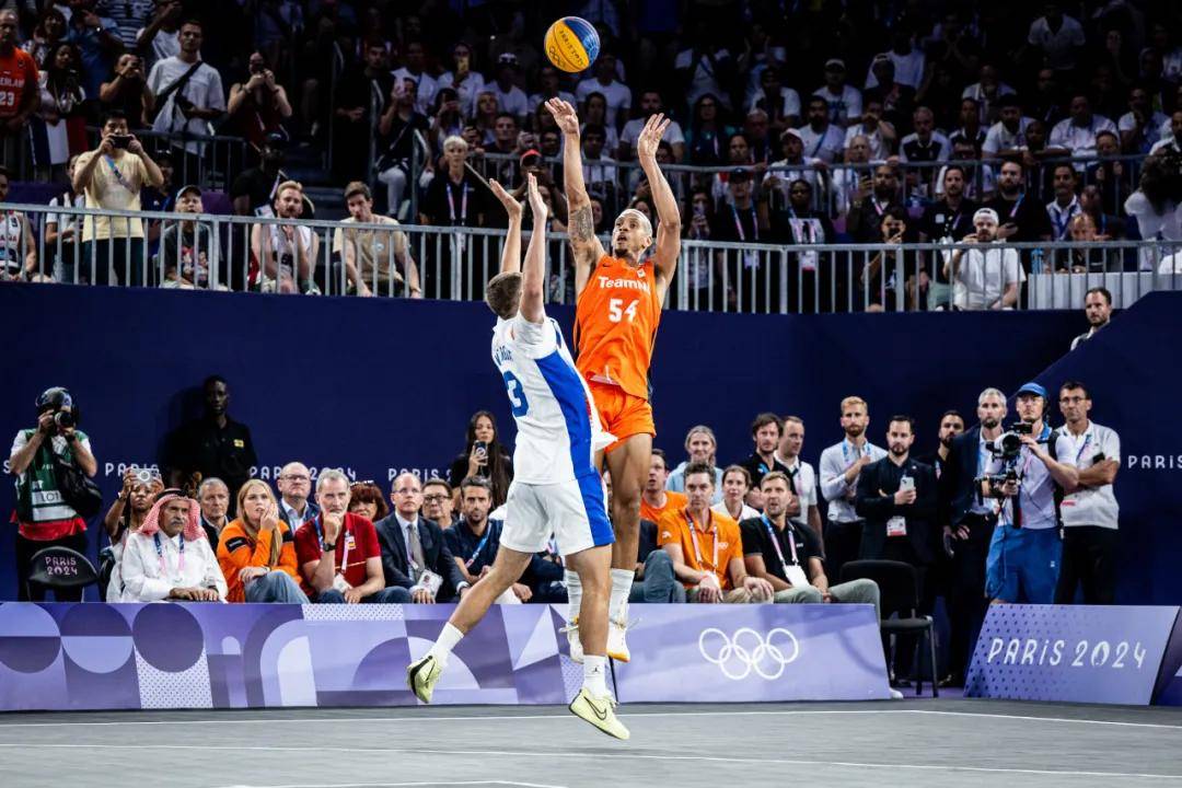 荷兰篮球联赛开幕式盛大举行,吸引众多球迷到场的简单介绍 荷兰篮球联赛开幕式盛大举行,吸引众多球迷到场的简单介绍