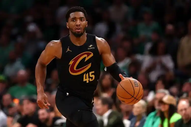 爱游戏地址-关于爵士力克活塞，米切尔迎来破门之夜的信息