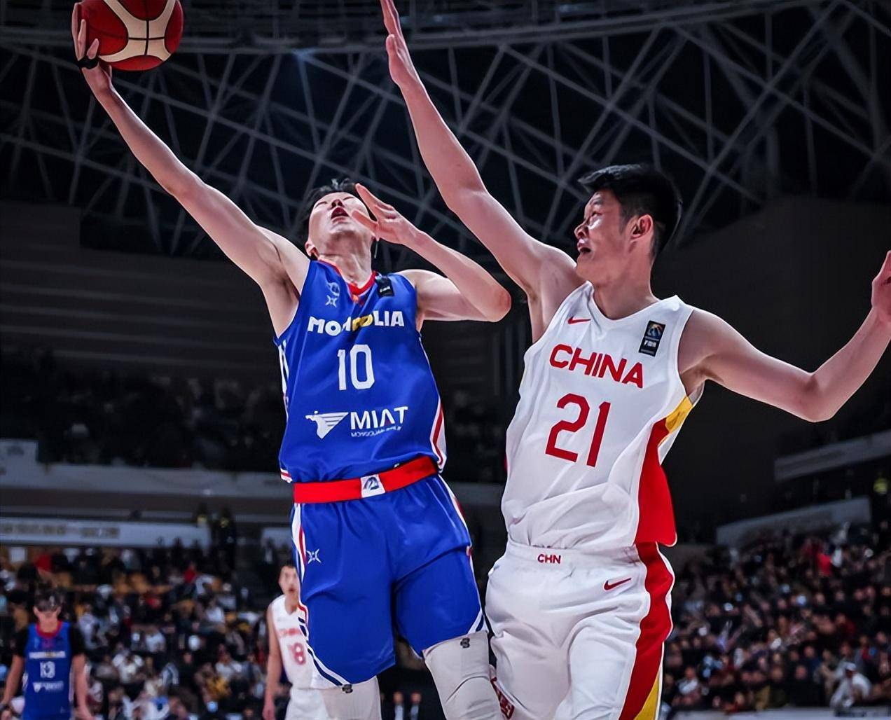 爱游戏新闻-包含马刺队胜中国男篮取得5连胜，展现出色团队配合和稳定表现的词条