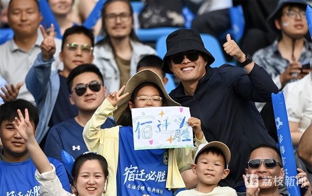 包含精彩比赛即将开战，球迷热情高涨的词条